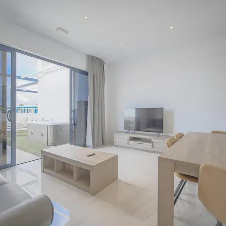 Atlantico Plaza דירה *